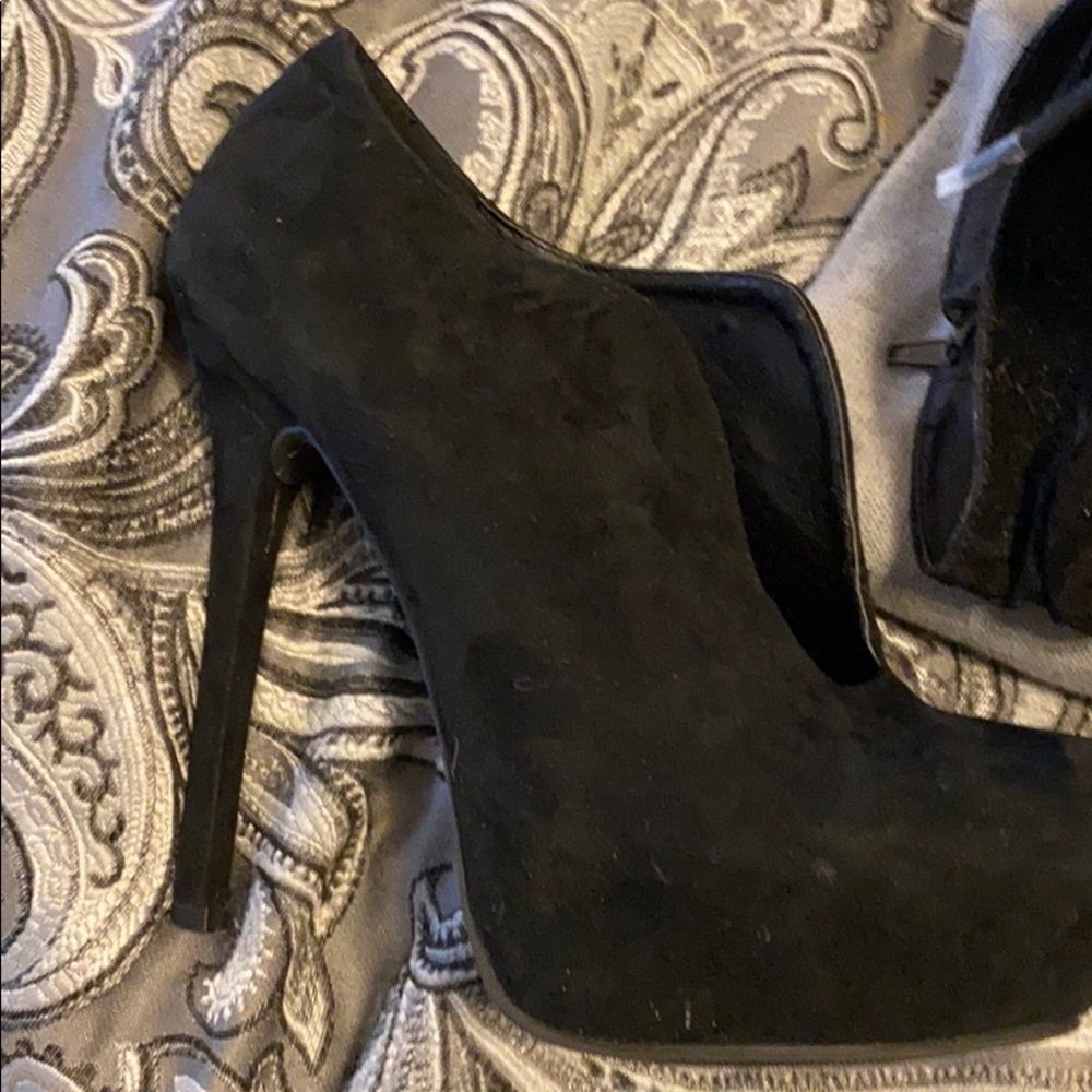 Pumps - Picture 1 of 5